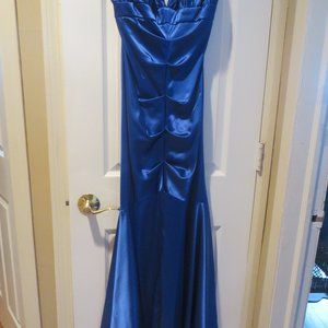 XSCAPE FORMAL GOWN